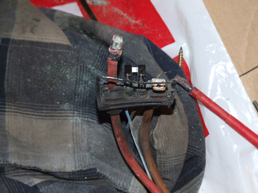 Pumpe mit Anschlüssen